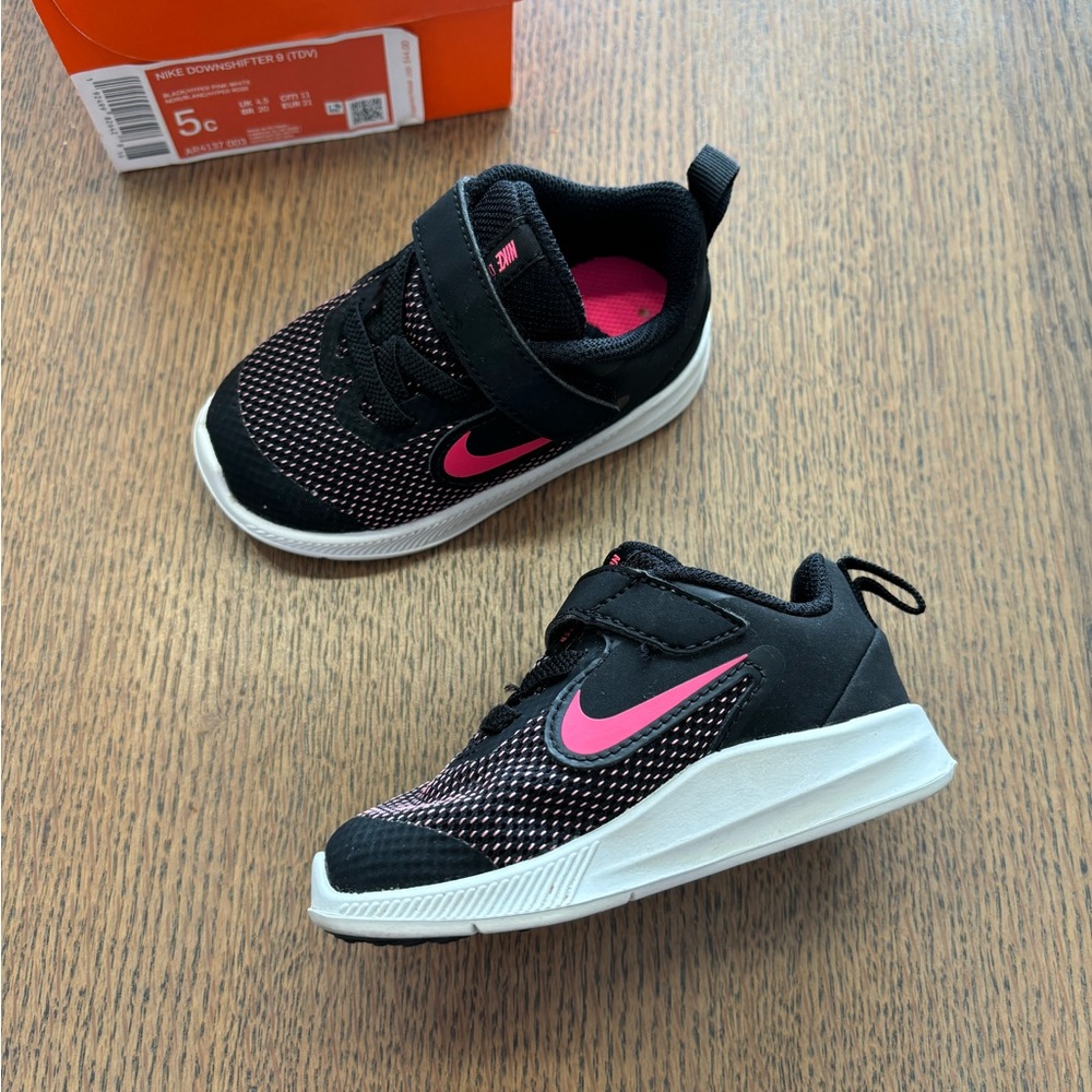 NIKE DOWNSHIFTER 9 (TDV) BLACK/HYPER PINK-WHITE SIZE 5c